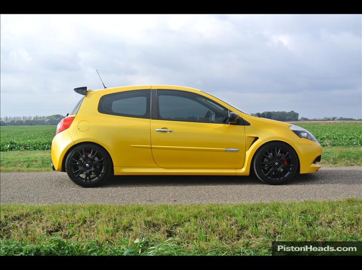 renault-renaultsport-clio-renaultsport-S837748-1.jpg