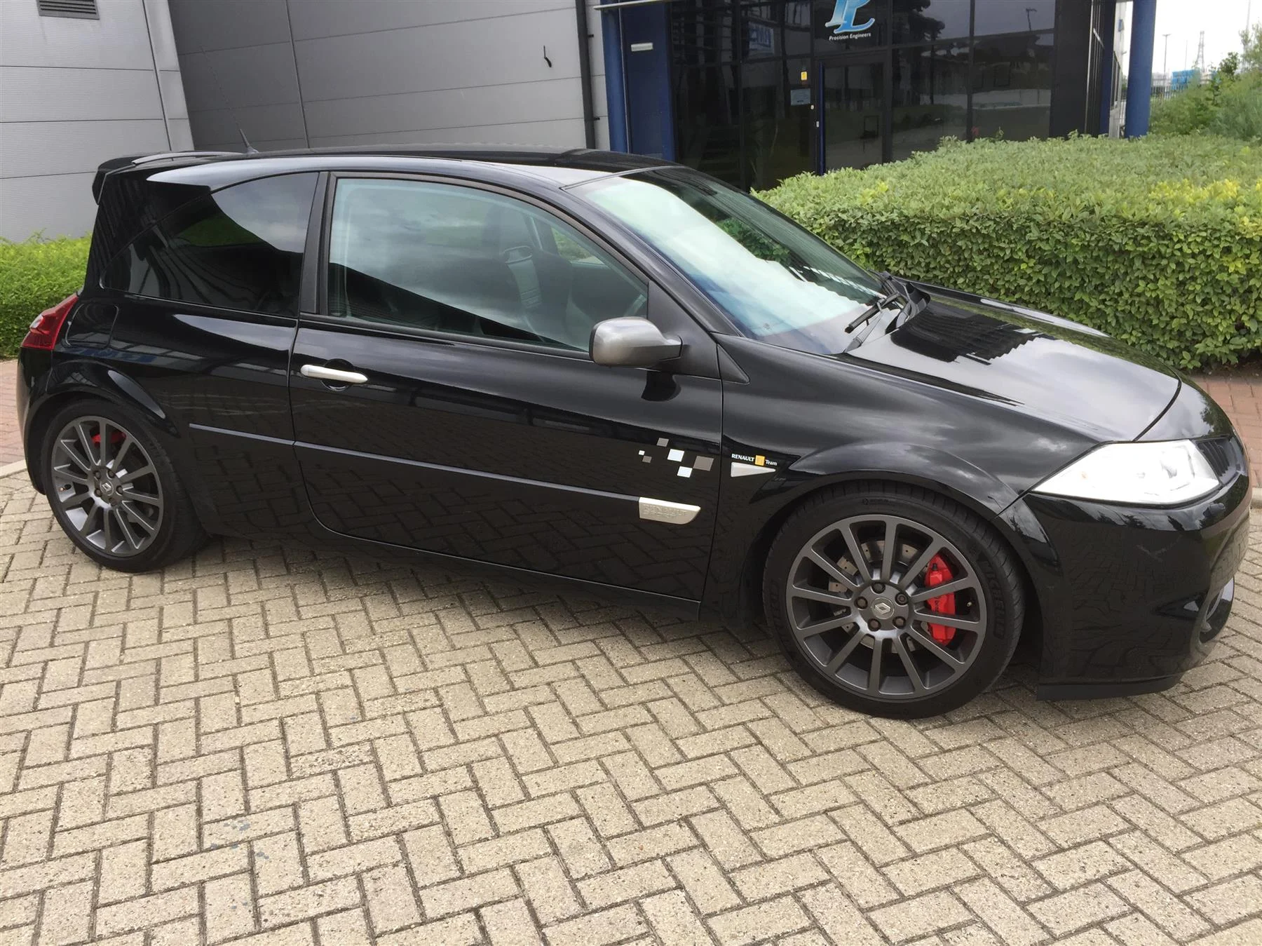 renault-renaultsport-megane-renaultsport-f1team-r26-S3004524-2.webp
