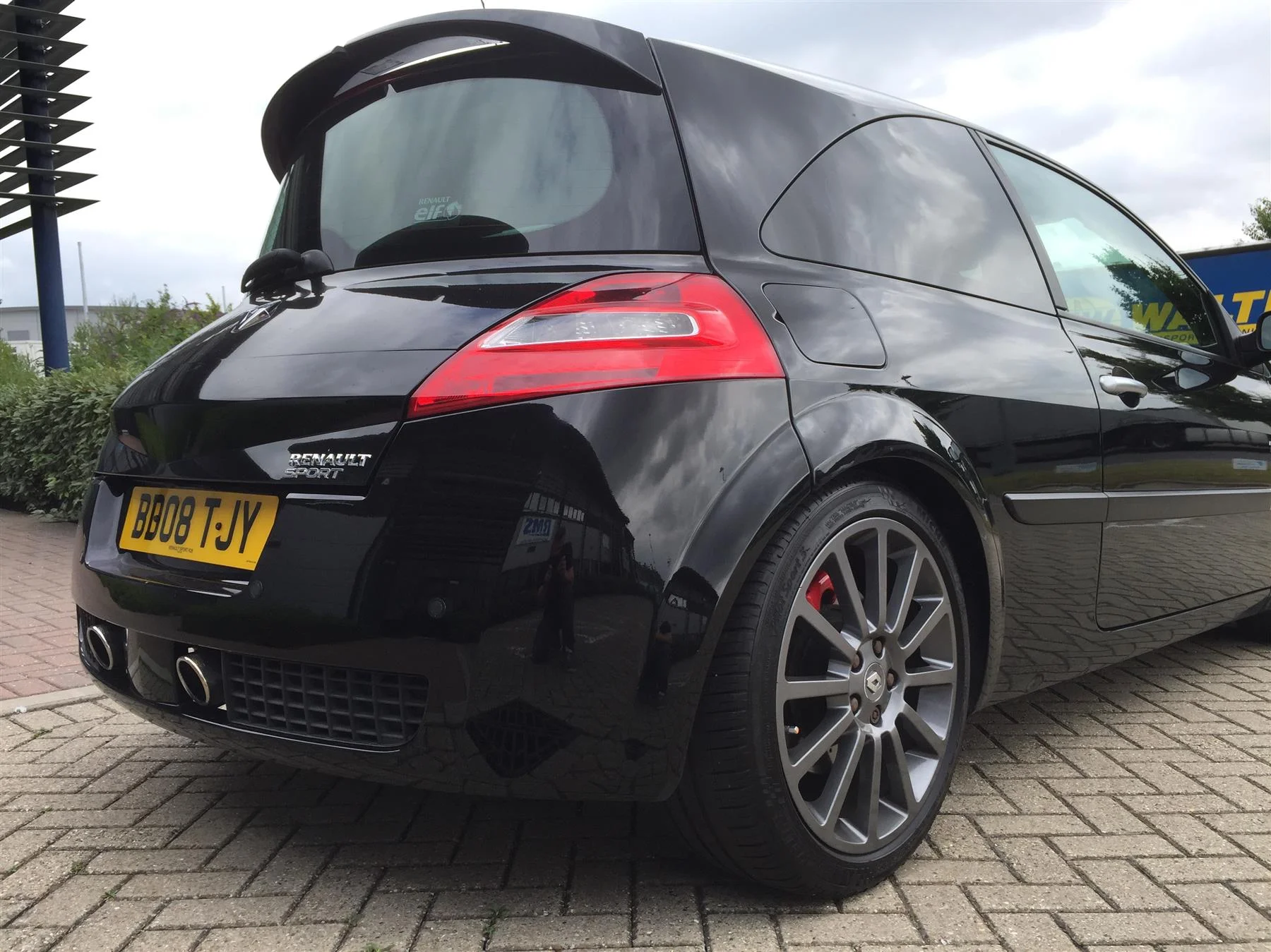 renault-renaultsport-megane-renaultsport-f1team-r26-S3004524-3.webp