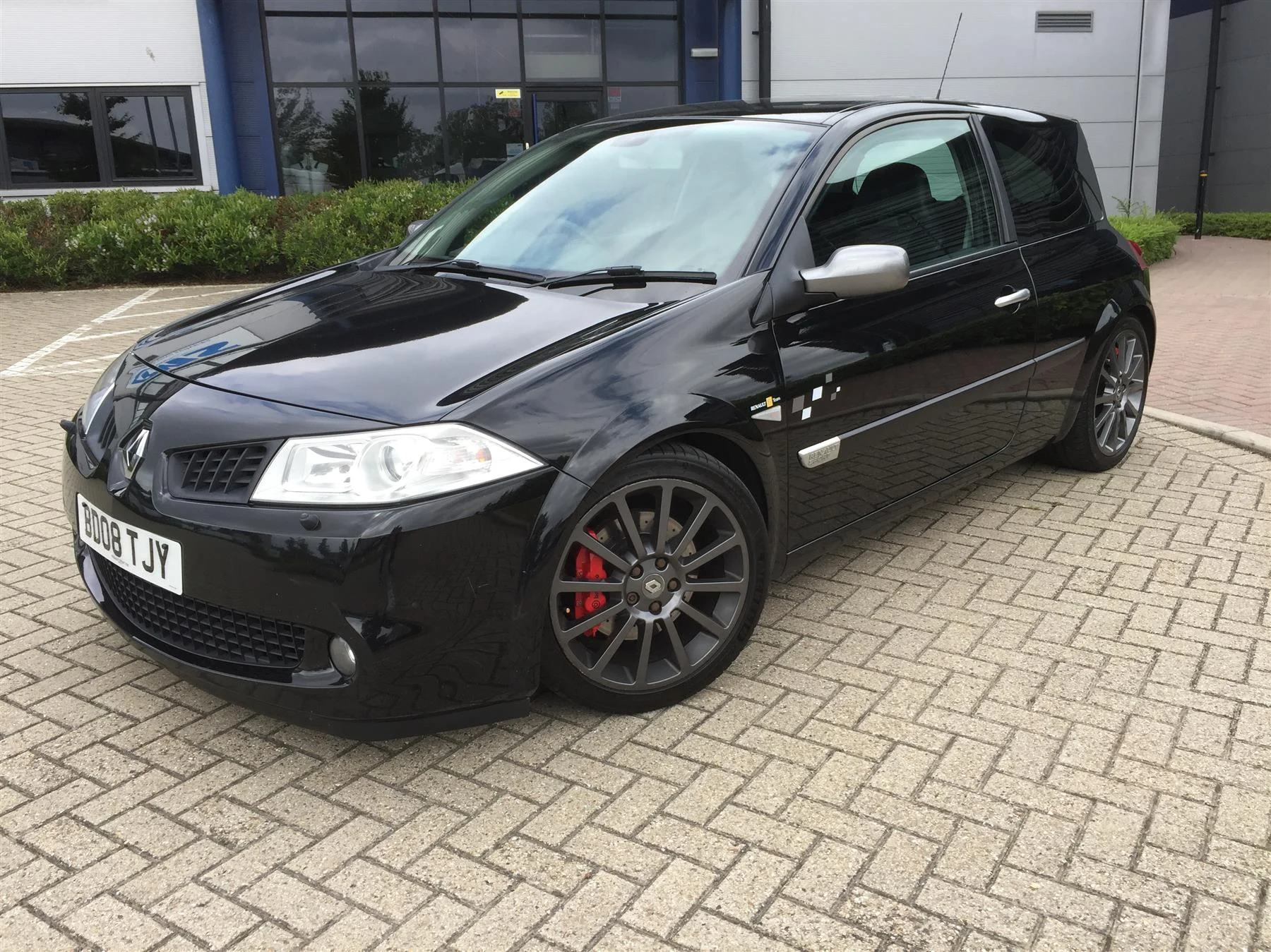 renault-renaultsport-megane-renaultsport-f1team-r26-S3004524-4.webp