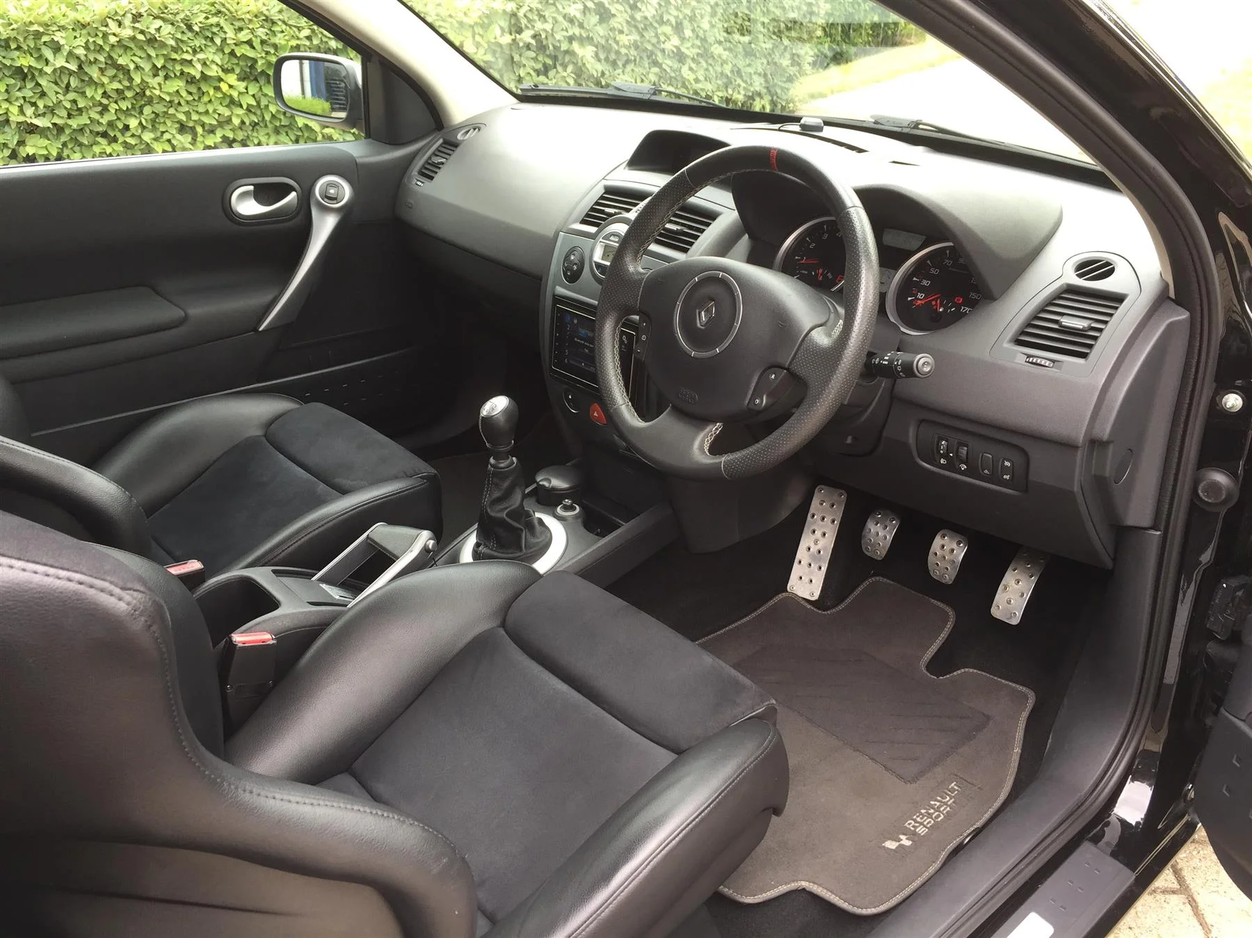 renault-renaultsport-megane-renaultsport-f1team-r26-S3004524-8.webp