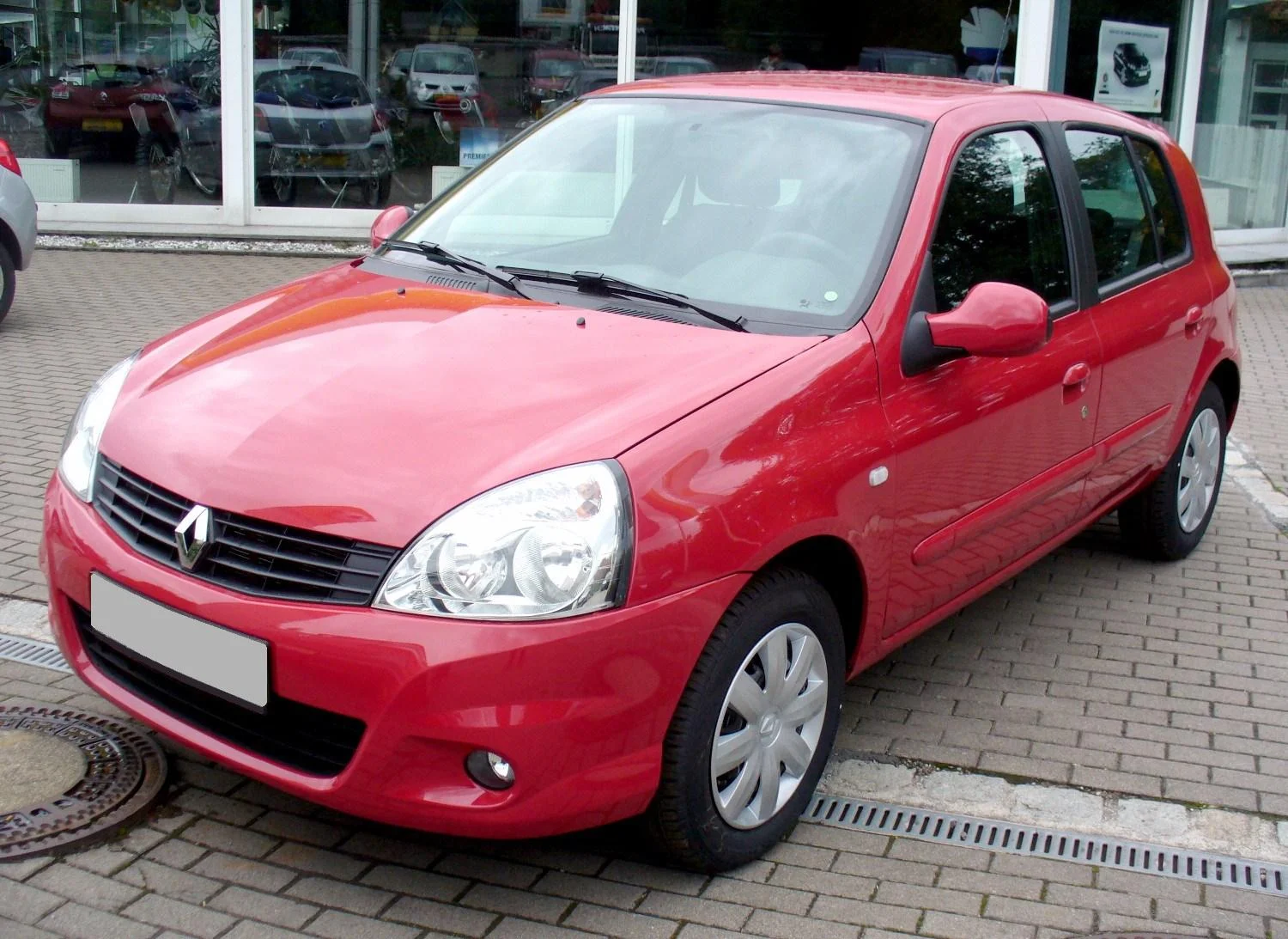 Renault_Clio_II_Phase_V_Campus_Dynamique_F%C3%BCnft%C3%BCrer_Spanischrot.webp