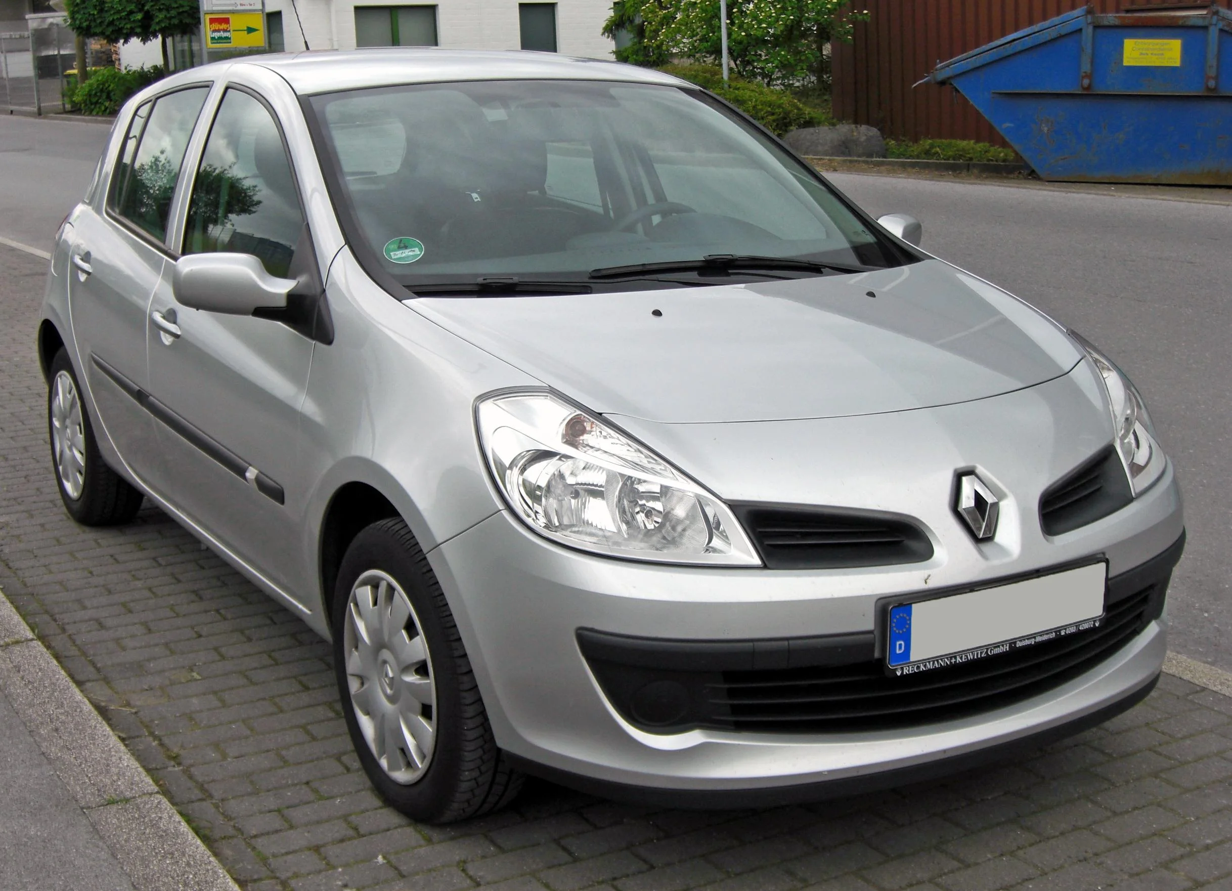 Renault_Clio_III_20090527_front.webp