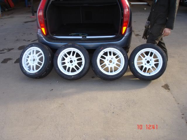 Renault_Clio_PH1_-_White_wheels_10.jpg