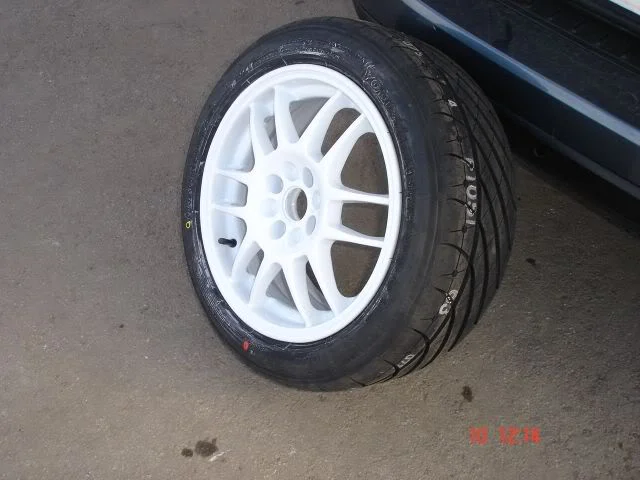 Renault_Clio_PH1_-_White_wheels_5.webp