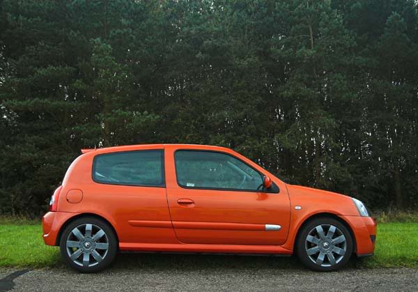 Renault_Clio_Sport_2006-10-08_DSC_0.jpg