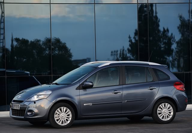 renault_clio_sport_tourer_2009_001.jpg