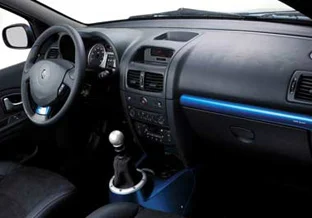 Renault_Clio_V6_interior.webp
