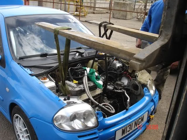 RenaultClio12-06-10-Engineremoval13.webp