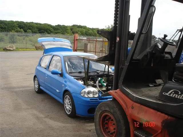 RenaultClio12-06-10-Engineremoval14.webp