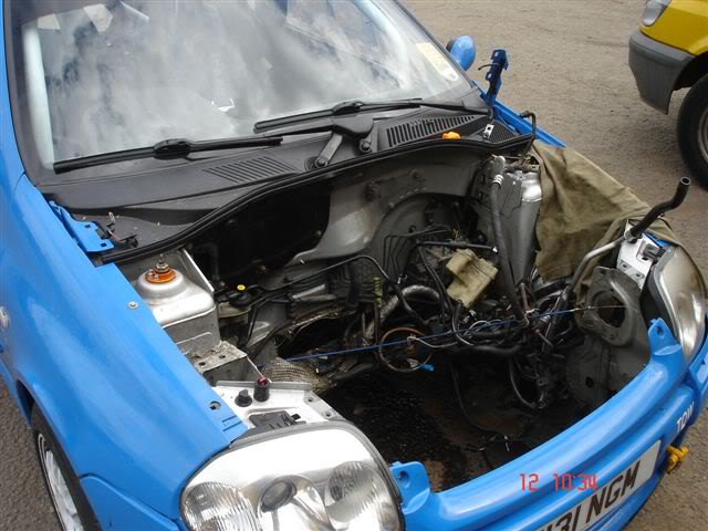 RenaultClio12-06-10-Engineremoval25.jpg