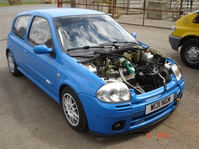 RenaultClio12-06-10-Engineremoval9.webp