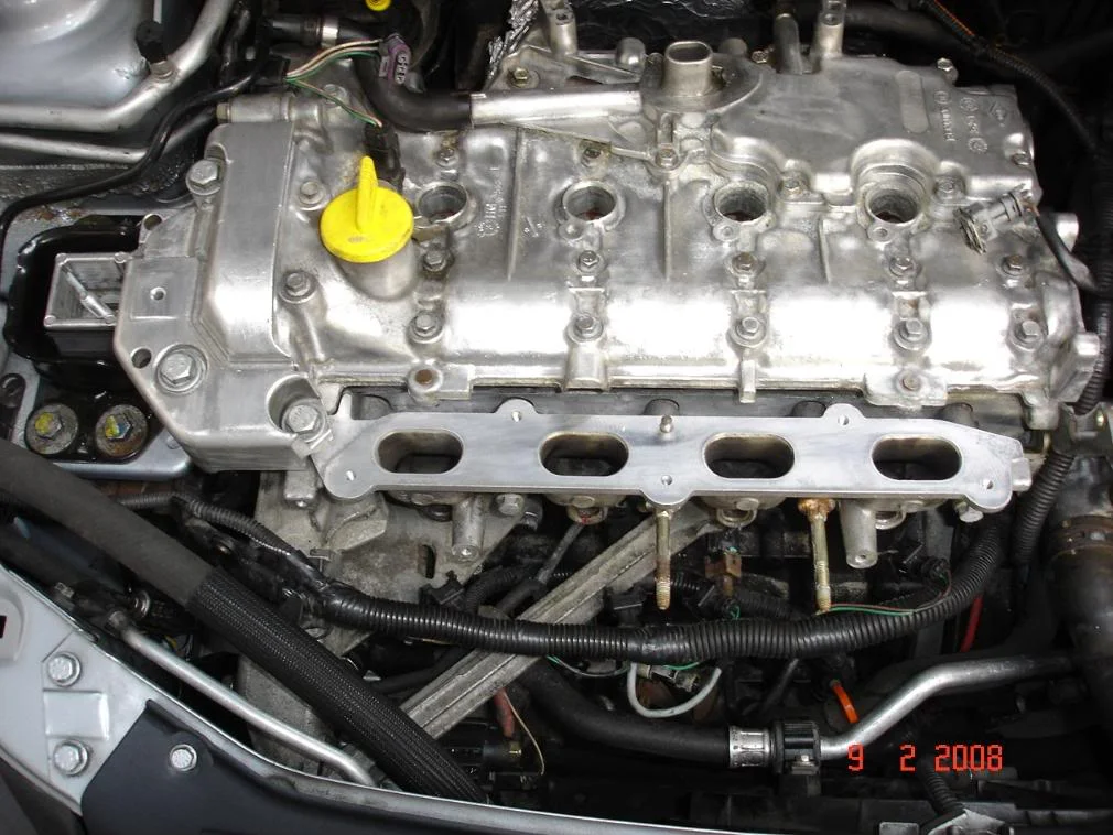 RenaultClio172-Leakinggasket5.webp