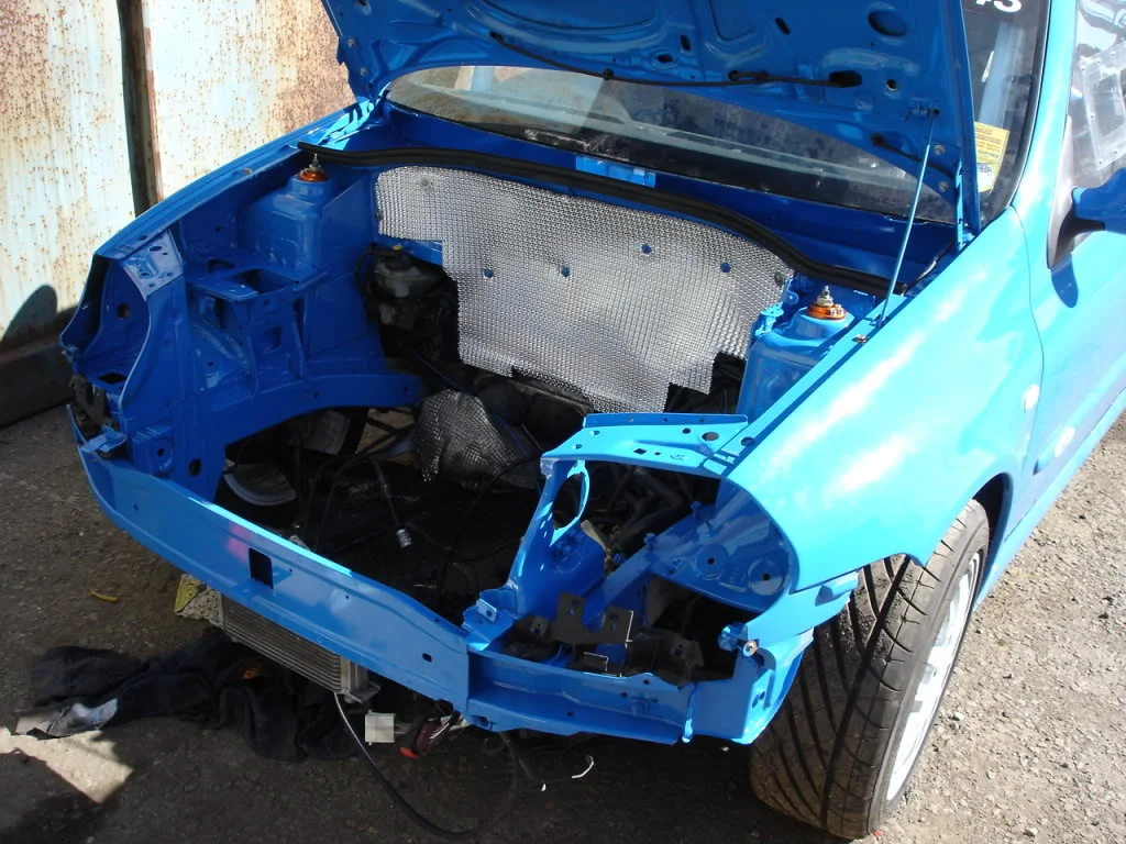 RenaultClio17217-06-10-Enginebay19.webp