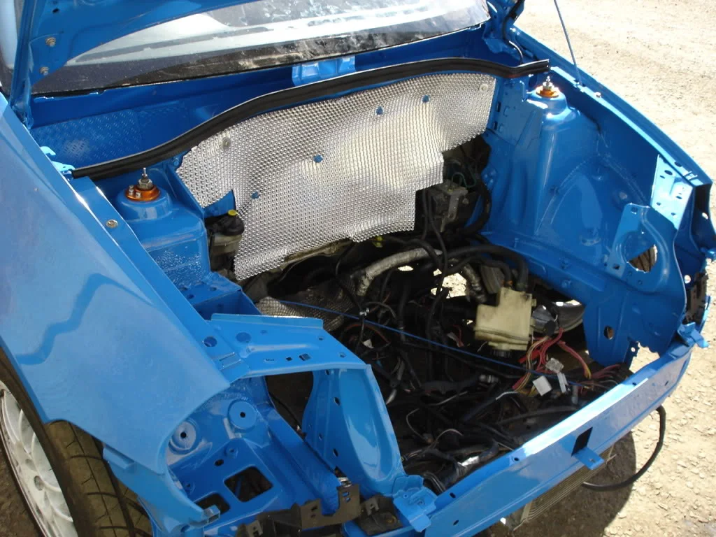 RenaultClio17217-06-10-Enginebay20.webp