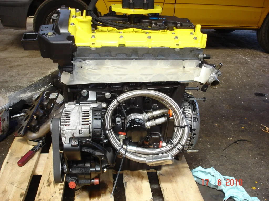 RenaultClio17217-06-10-EngineGearbo.webp