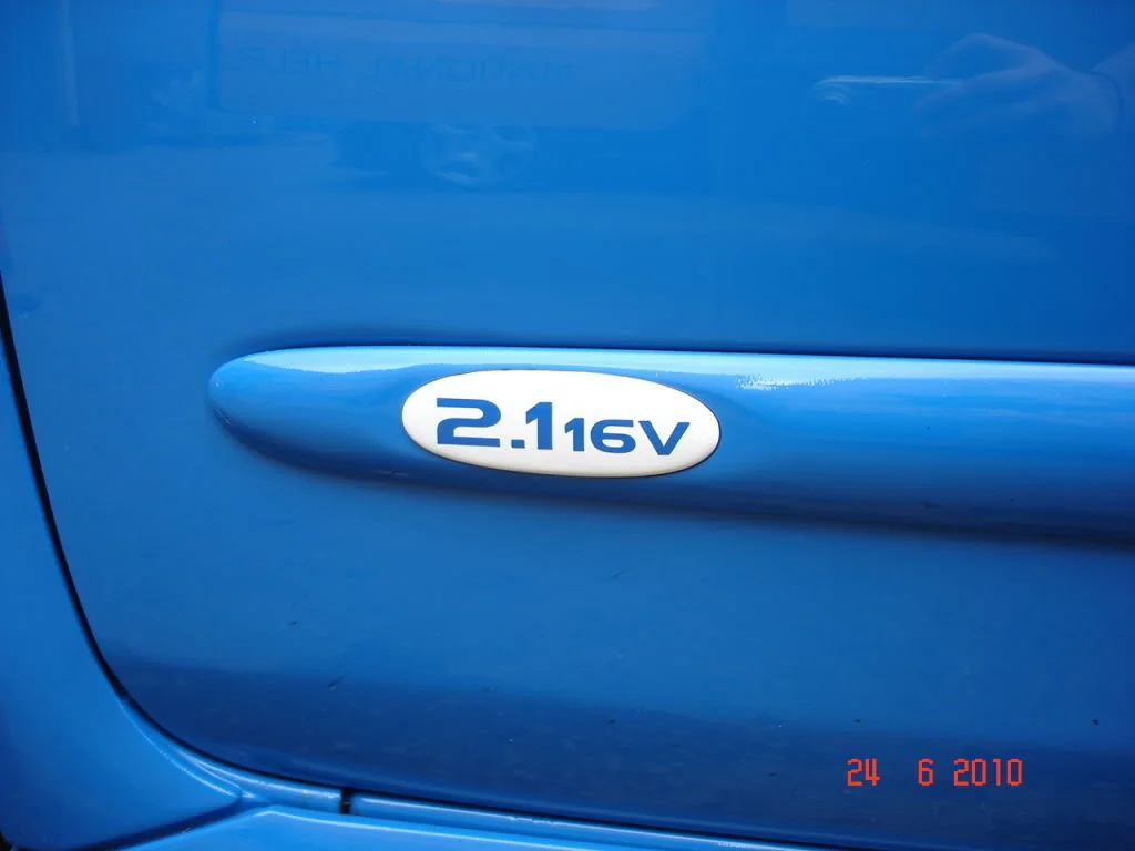 RenaultClio17224-06-10-Badge.webp