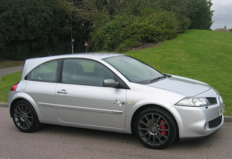 renaultsport_megane_r26_230_f1_team_silver_003.webp
