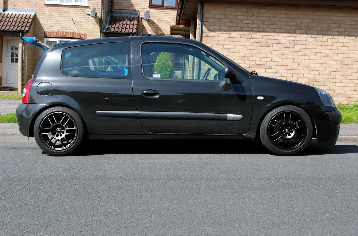 ross-black-rims.webp