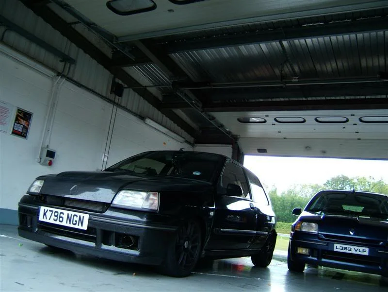 rstrackday14thmaybrandshatch010Medi.webp