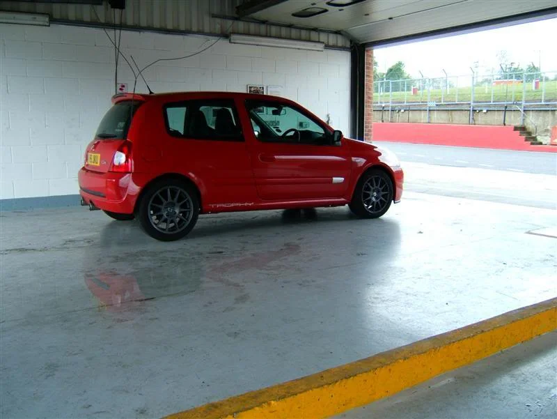 rstrackday14thmaybrandshatch015Medi.webp