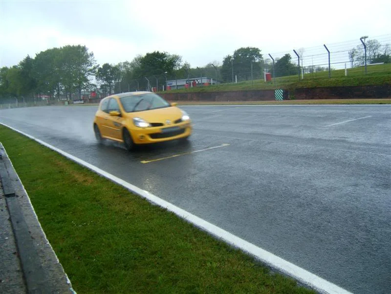 rstrackday14thmaybrandshatch030Medi.webp