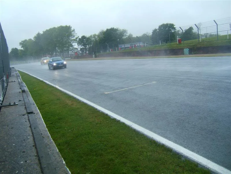 rstrackday14thmaybrandshatch034Medi.webp