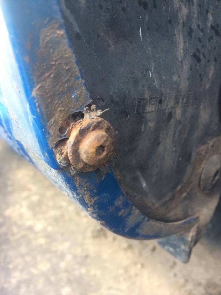 Rusted screw right.jpg