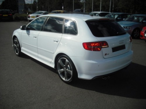 s-tronic-black-edition-hatchback-2011-ibis-white-5fb647f81429d10da94a91ae21569654-m2_zps06a2212e.jpg
