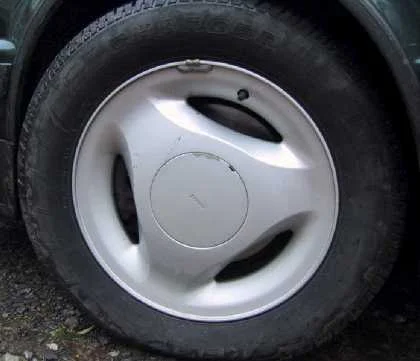 saab-alloy-9000-3_spoke-B.webp