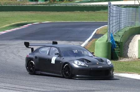 sacarfan-porsche-panamera-race-car-4.webp