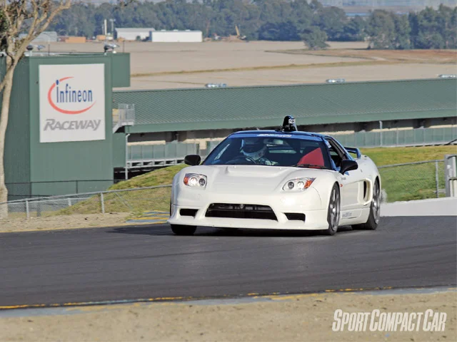 sccp_0902_10_z+2005_honda_nsx_type_r+nsx_white_track.webp