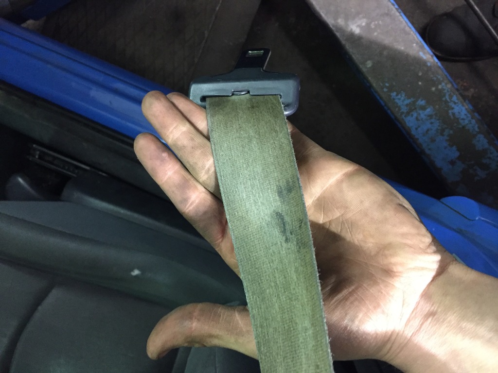 seat%20belt_zpsbyinl65j.jpg