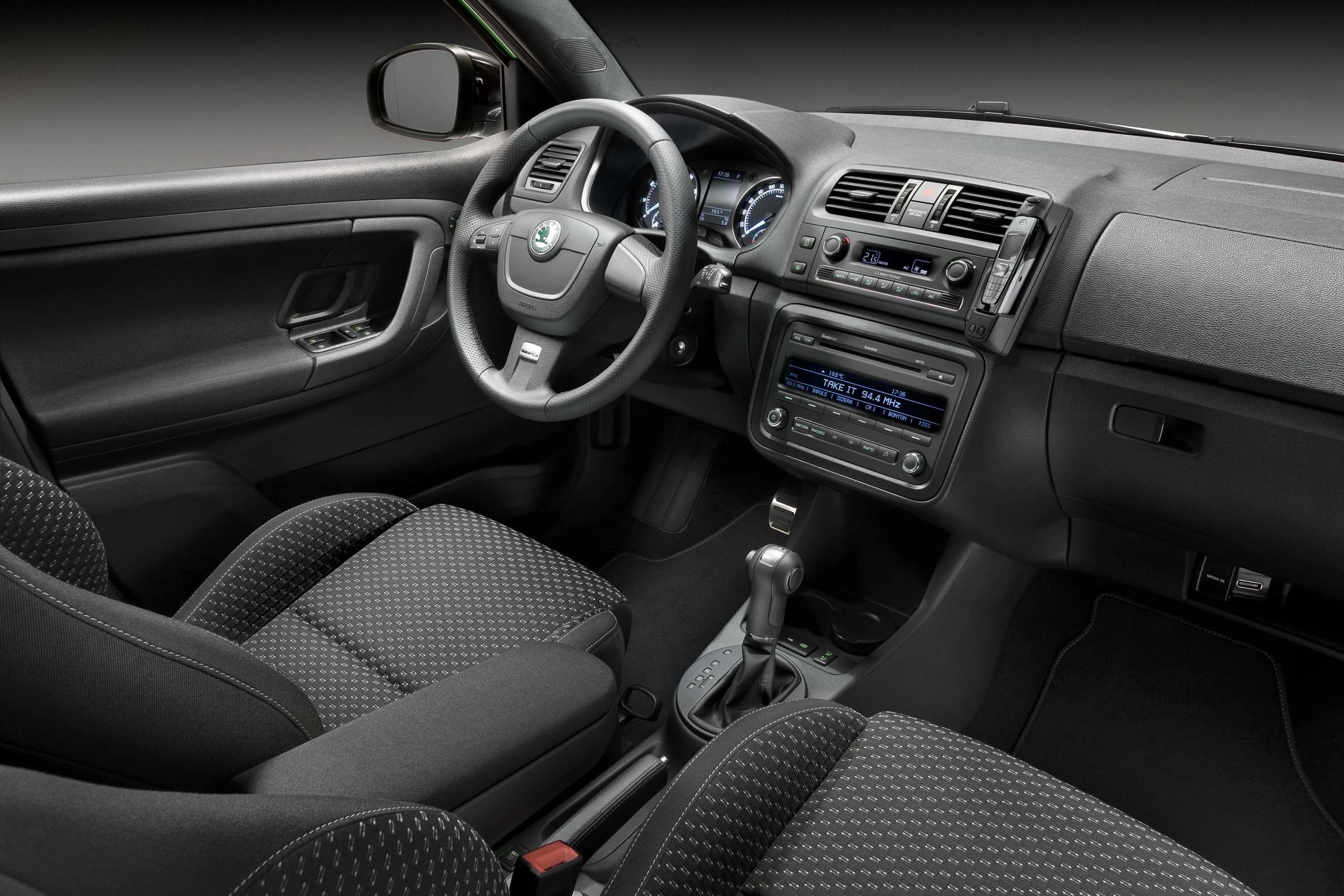 skoda-fabia-vrs-2010-02.webp