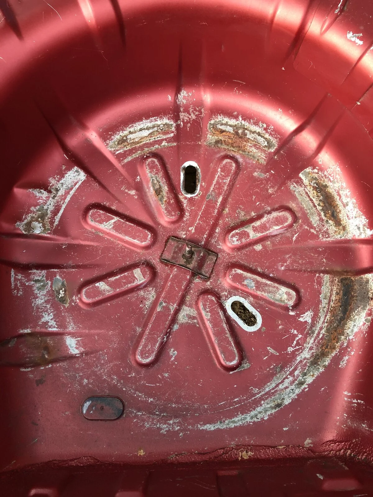 Spare_wheel_well_1.webp