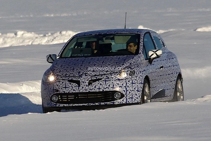 spyshots-renault-clio-iv-looks-amazing-medium_1.webp