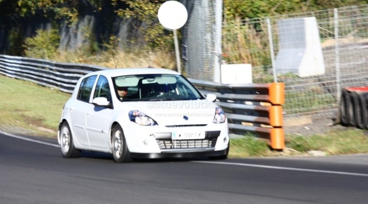 spyshots-renault-clio-rs-five-door-39702-7.jpg
