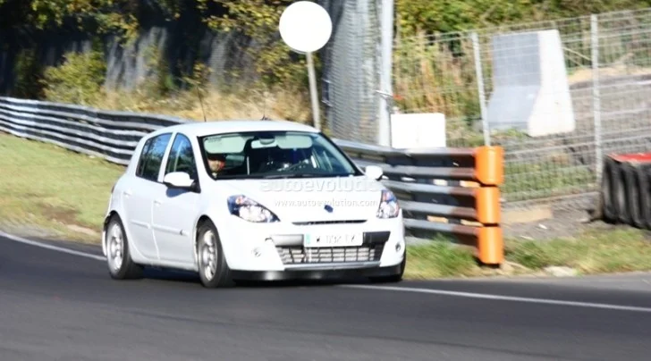 spyshots-renault-clio-rs-five-door-39702-7.webp