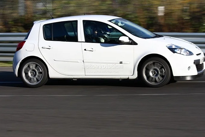 spyshots-renault-clio-rs-five-door-medium_3.webp