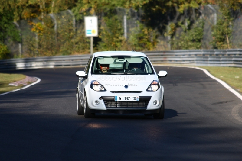 spyshots-renault-clio-rs-five-door_1.jpg