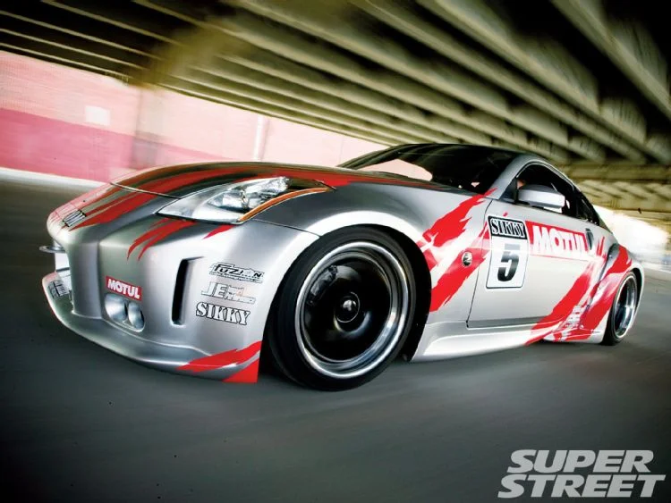 sstp_1004_01_o+2003_nissan_350z+front_view.webp