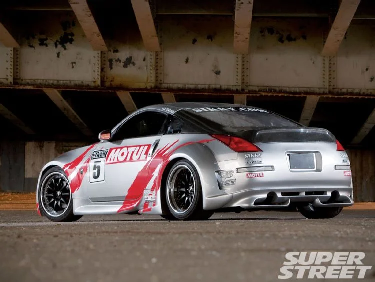 sstp_1004_02_o+2003_nissan_350z+rear_view.webp