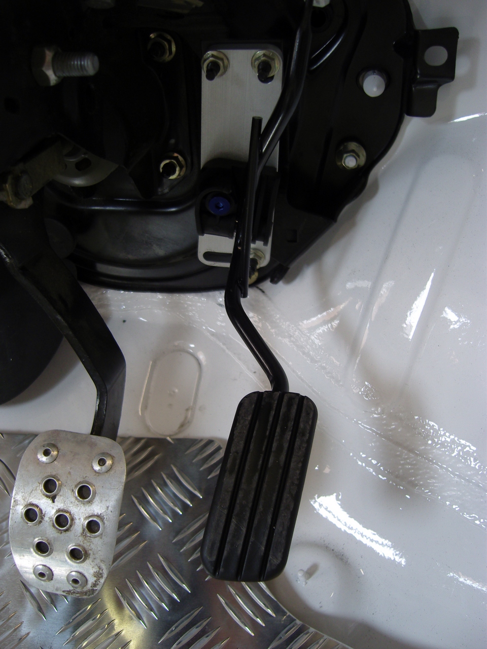 throttle_pedal_fitted2.jpg