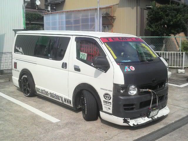 toyota-hiace-race.jpg