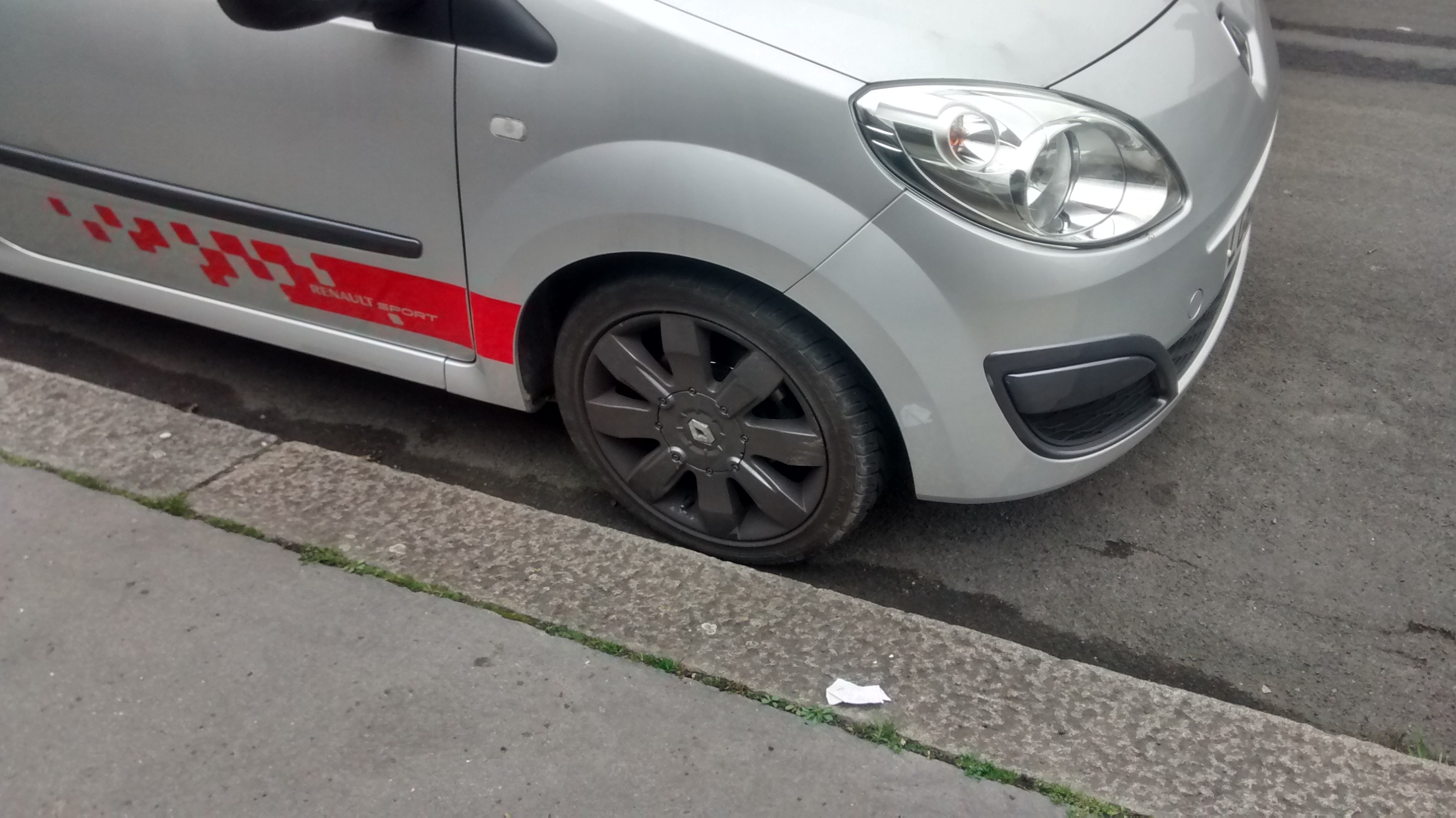 Twingo with 182 alloys.jpg