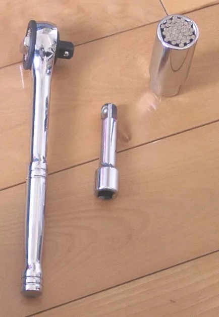 Universal_Socket_Wrench.webp