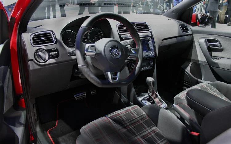 volkswagen-polo-gti-interior.webp