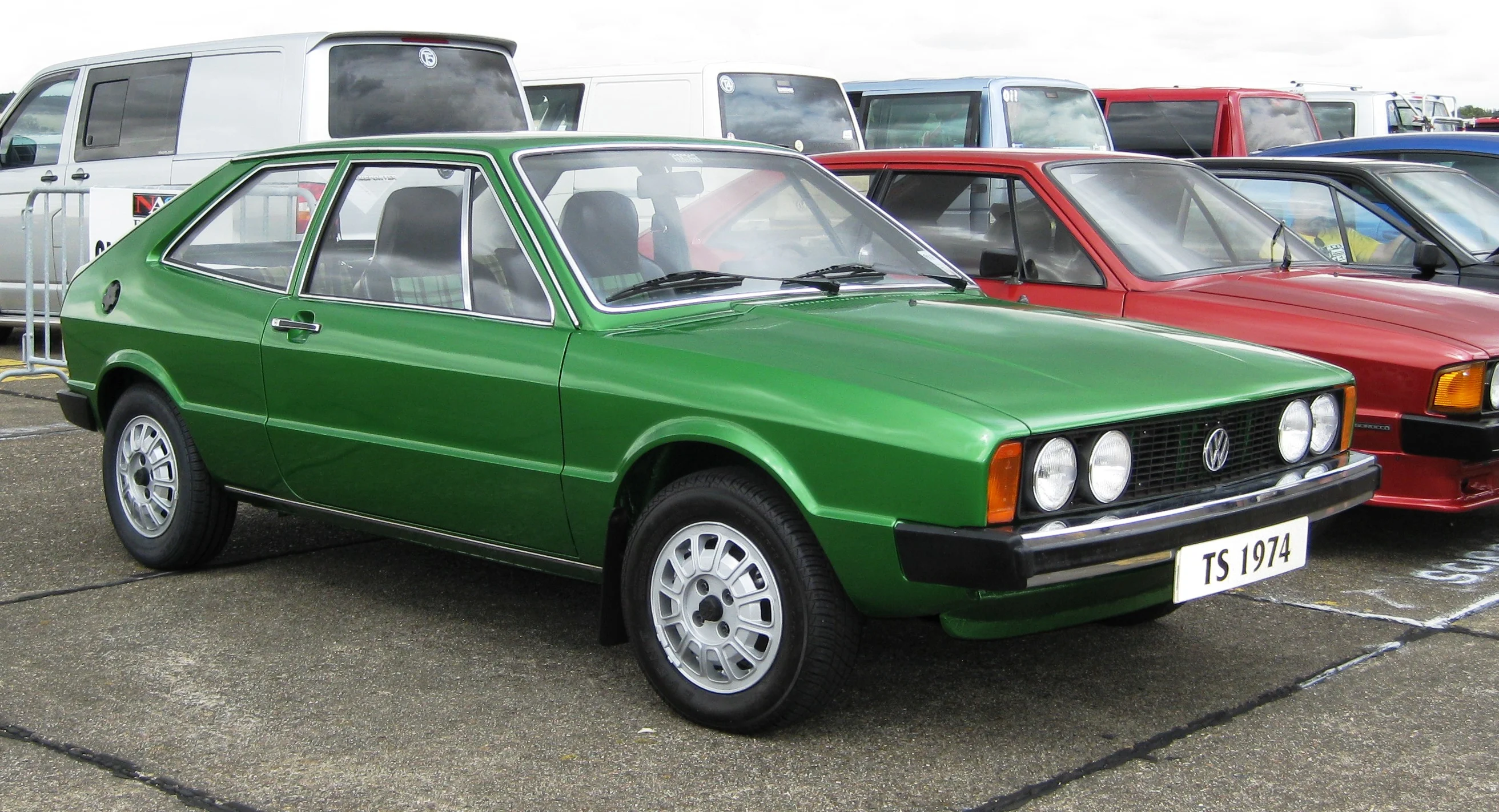 Volkswagen_Scirocco_Mk1_1974_one_of_the_very_early_ones_at_North_Weald_in_2010.webp