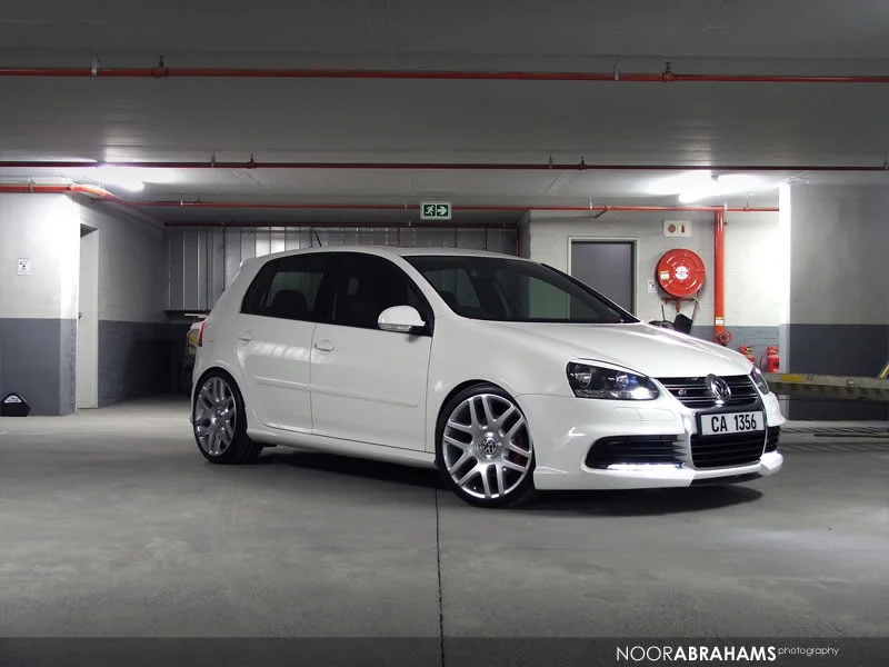 vw_golf_mk5_gti_white_03.webp