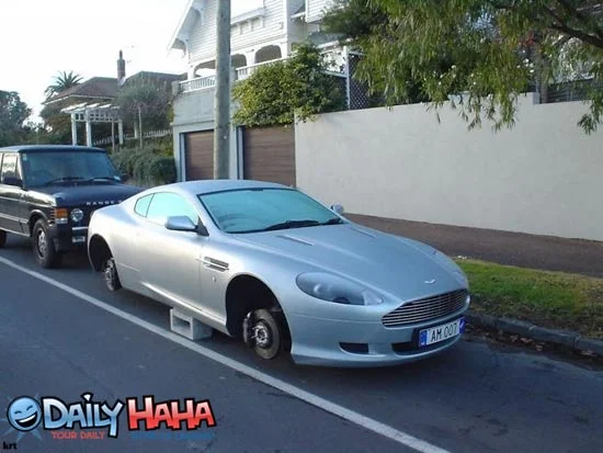 wheels_stolen_car_on_blocks.webp